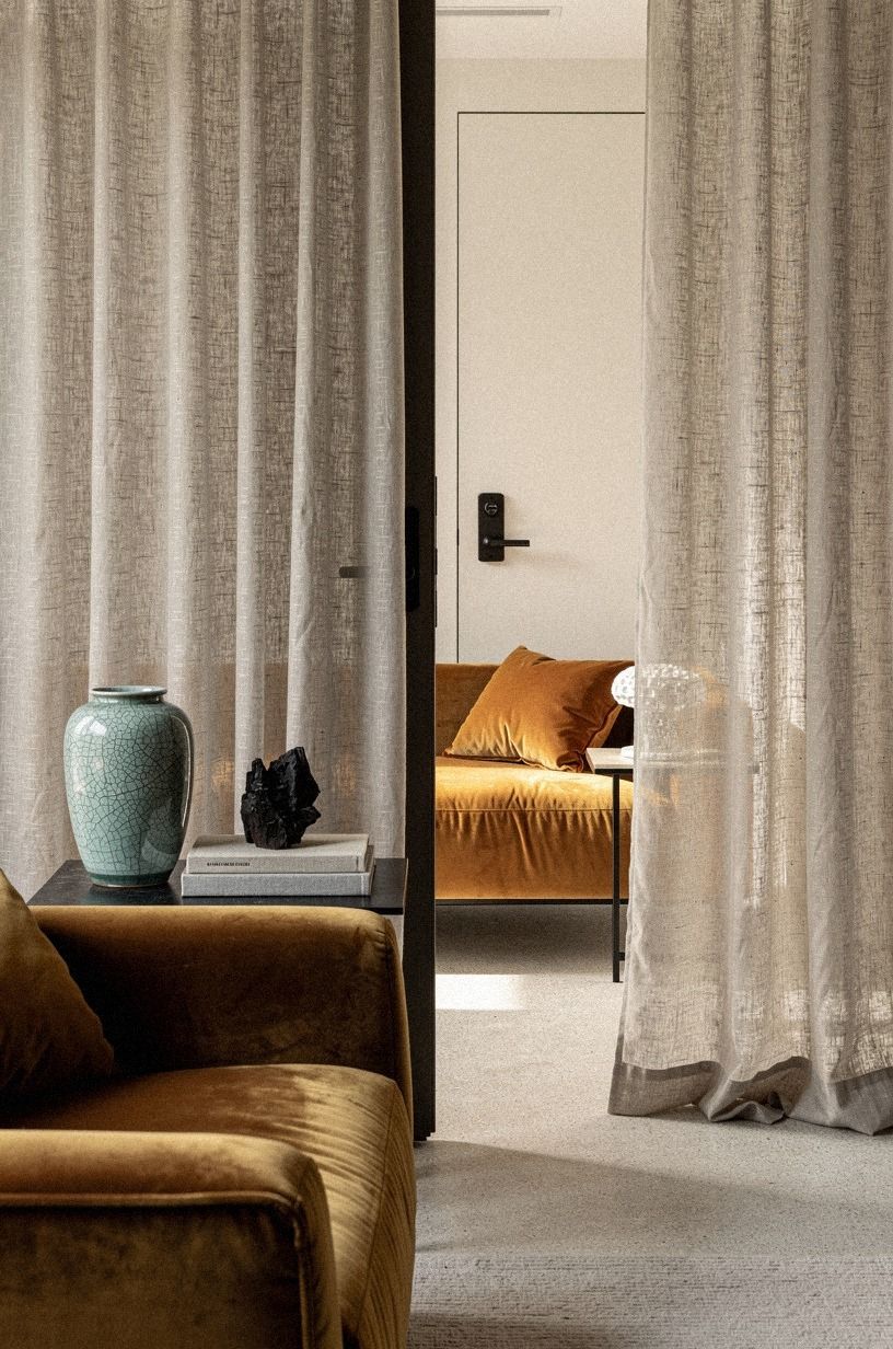 Finish the inner refuge with velvet seating