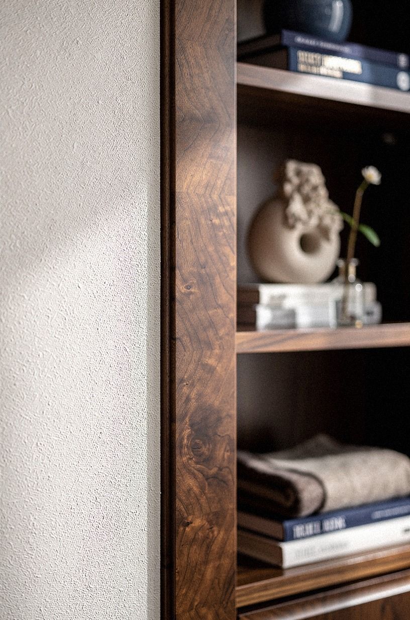 extend the textured wall into the closet