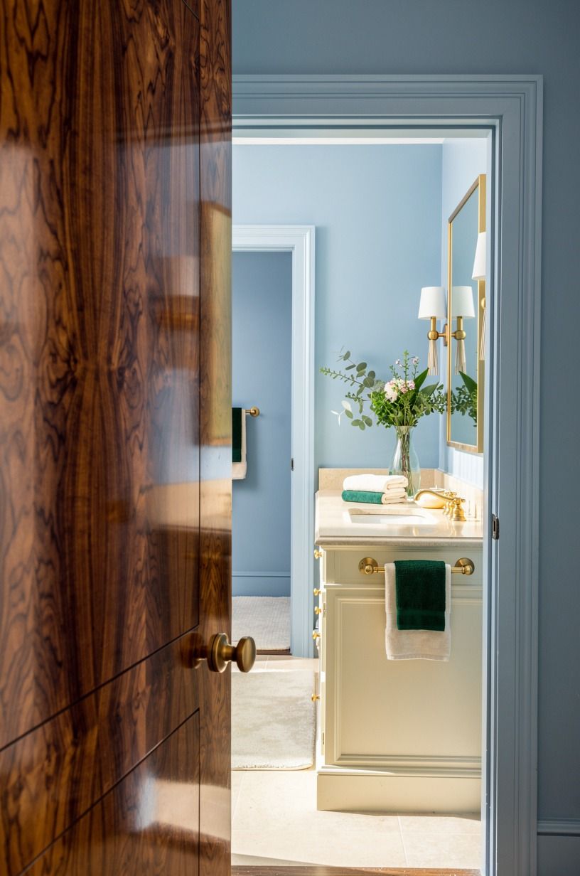 Can bathrooms painted blue still feel bright?