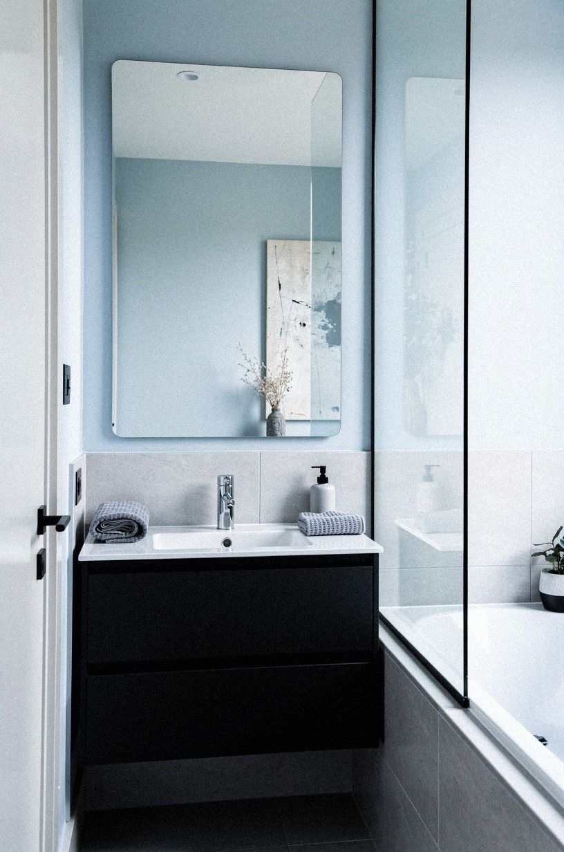 Why Sherwin-Williams Sea Salt Works With Dark Stone