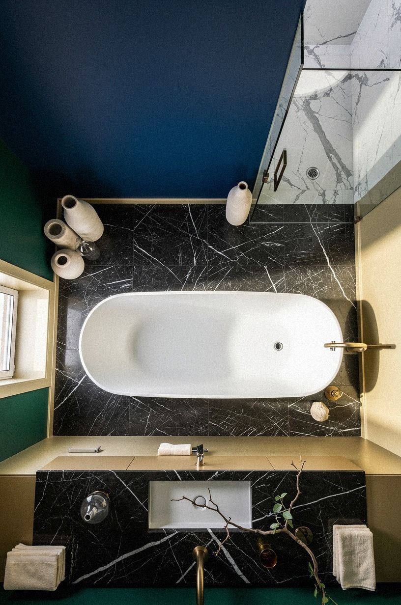 19 Coastal Blue Bathroom Looks for a Breezy Seaside Feel Without Renovating