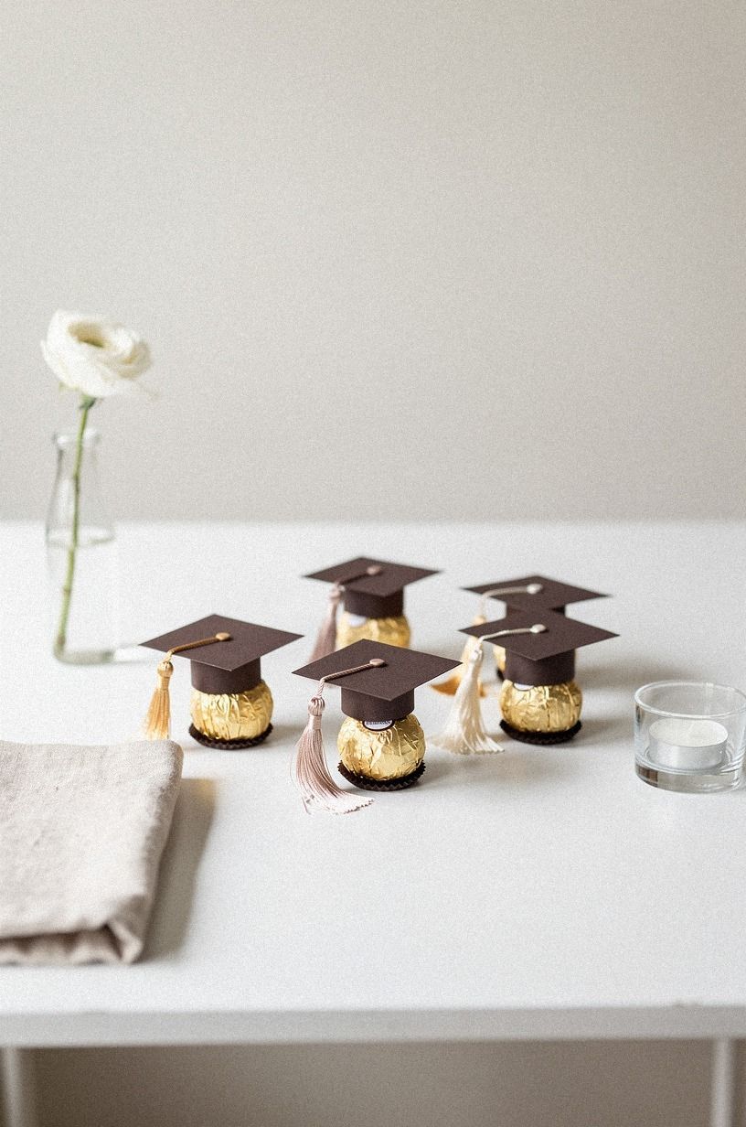 Choose the Favor Over the Overfilled Centerpiece