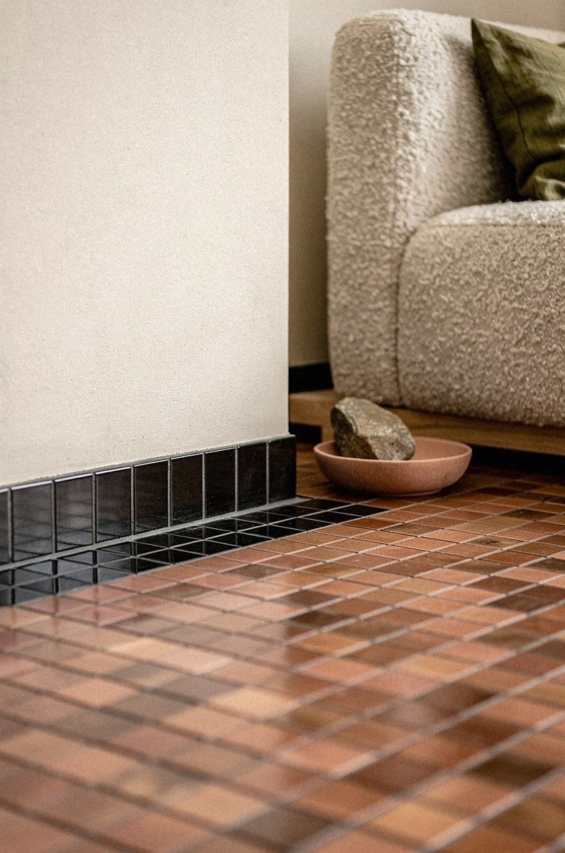 Black Grout Border or Glossy Mosaic?