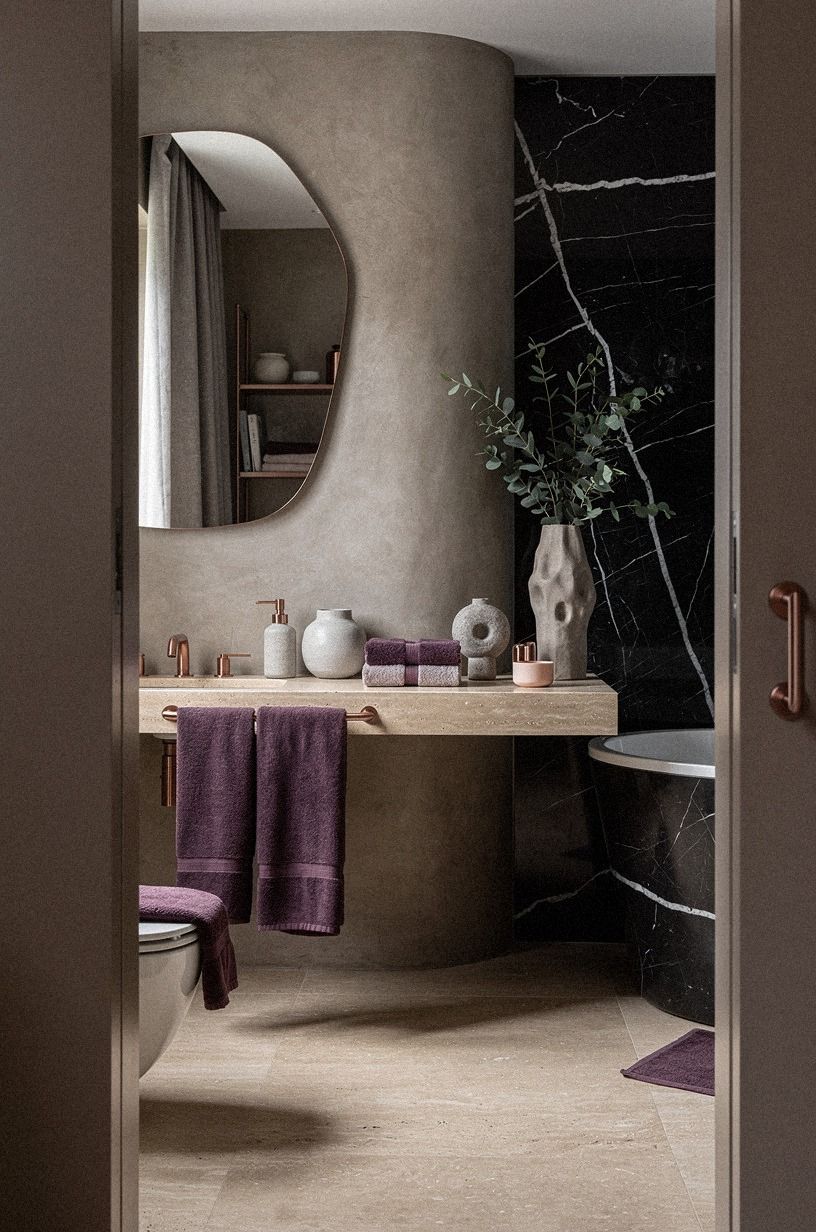 Travertine and Nero Marquina: A Quiet Contrast