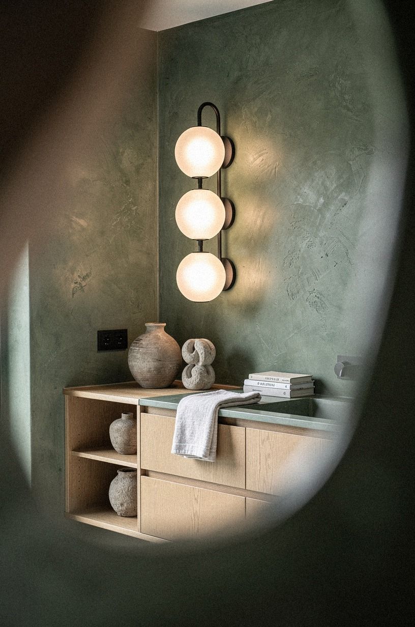 The Three-Height Light Stack Anchors the Vanity