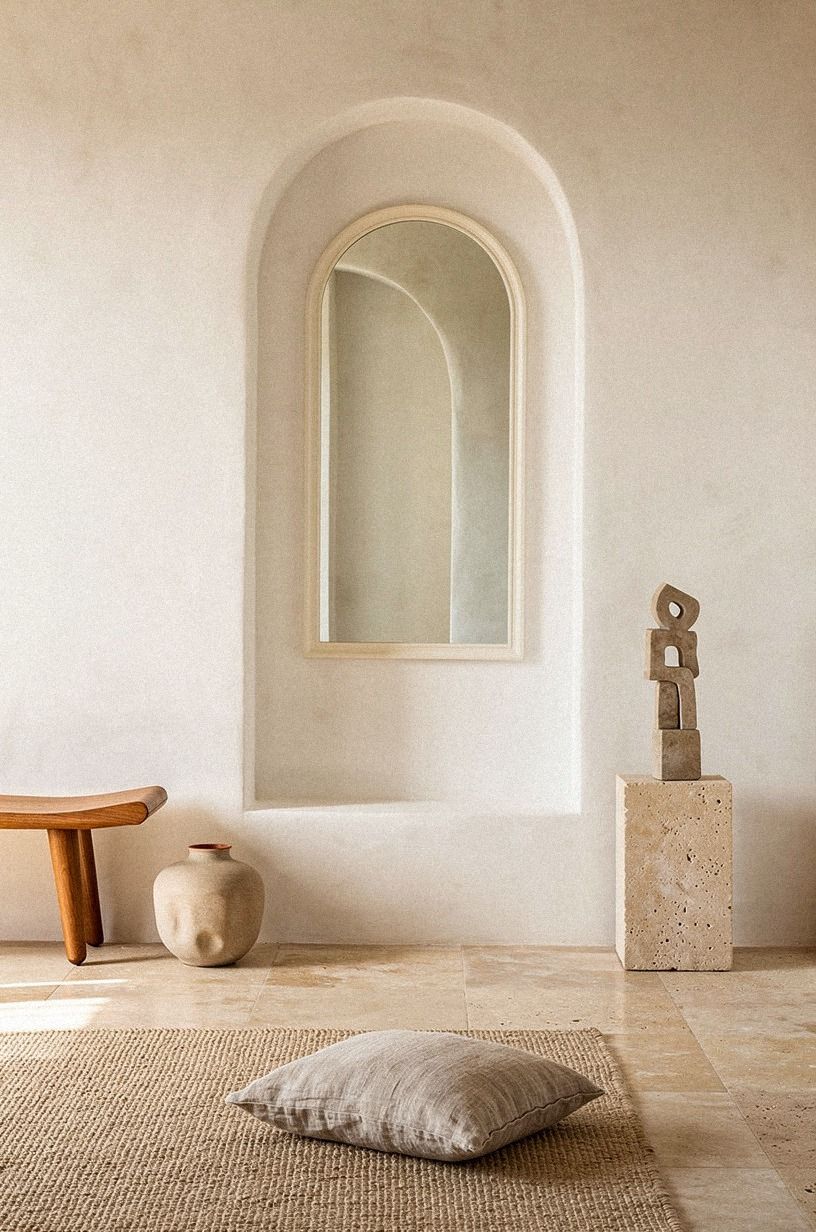 The Two-Arc Rule: Why a Slim Mirror Beats a Round One