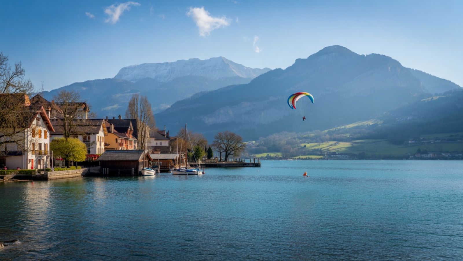 'Je n'ai jamais vu une eau aussi turquoise en France' : ce village garde le secret du lac le plus pur d'Europe