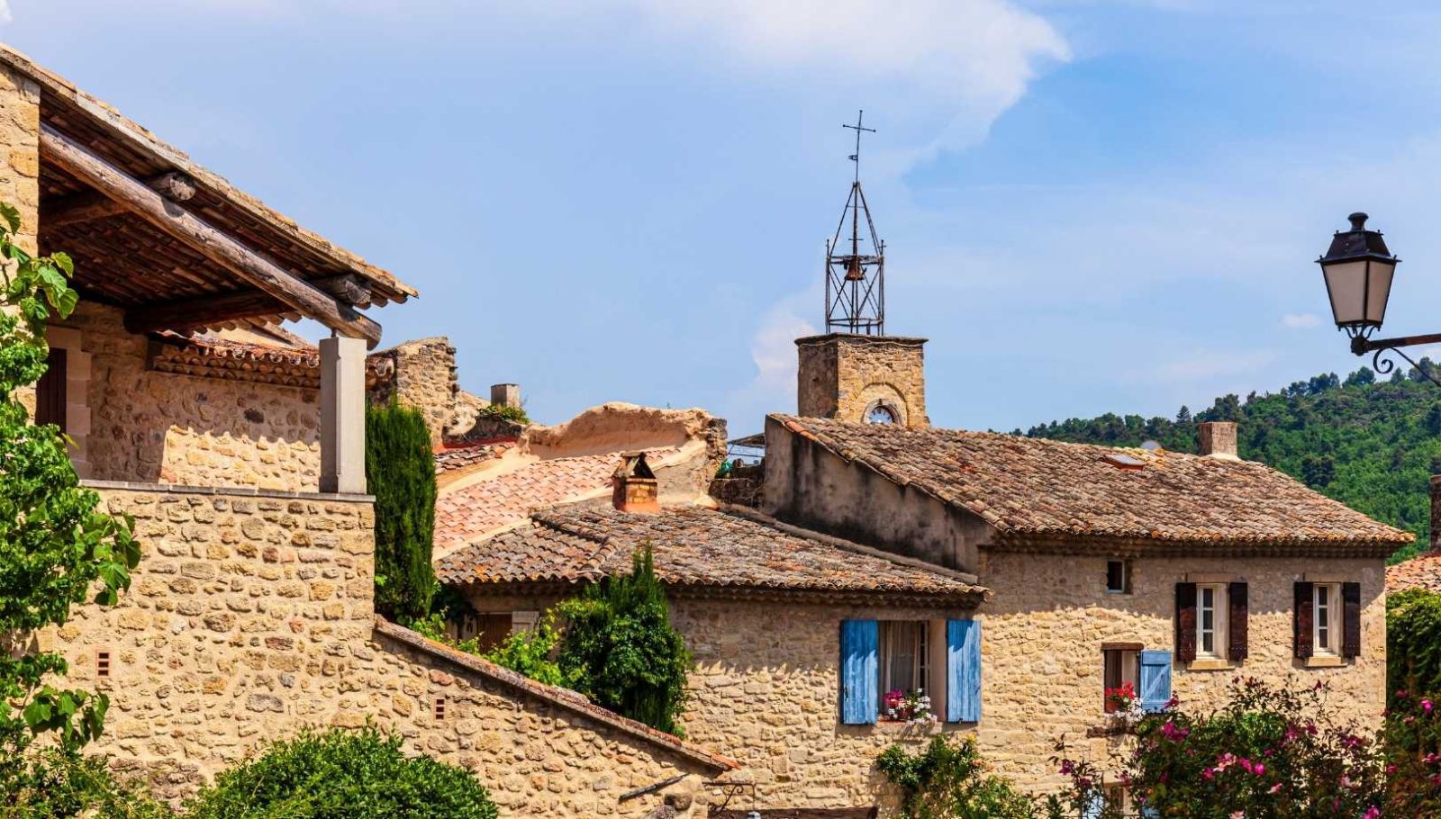 Entre tapenade et ratatouille : j'ai goûté l'art de vivre provençal dans ce décor médiéval