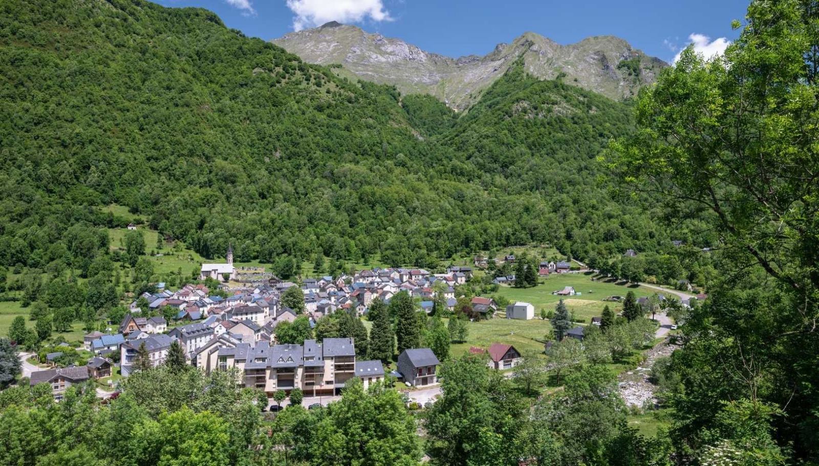 Ce village thermal des Pyrénées exploite des sources chaudes depuis l'époque gallo-romaine