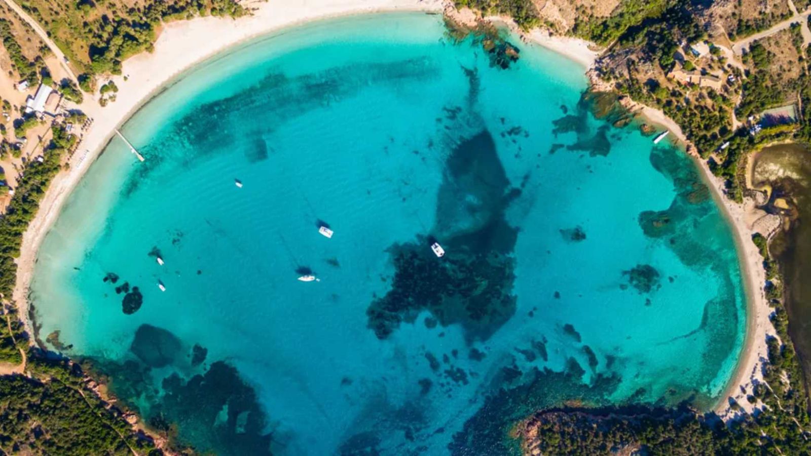 Cette baie en forme de conque offre le plus beau dégradé de bleus de France