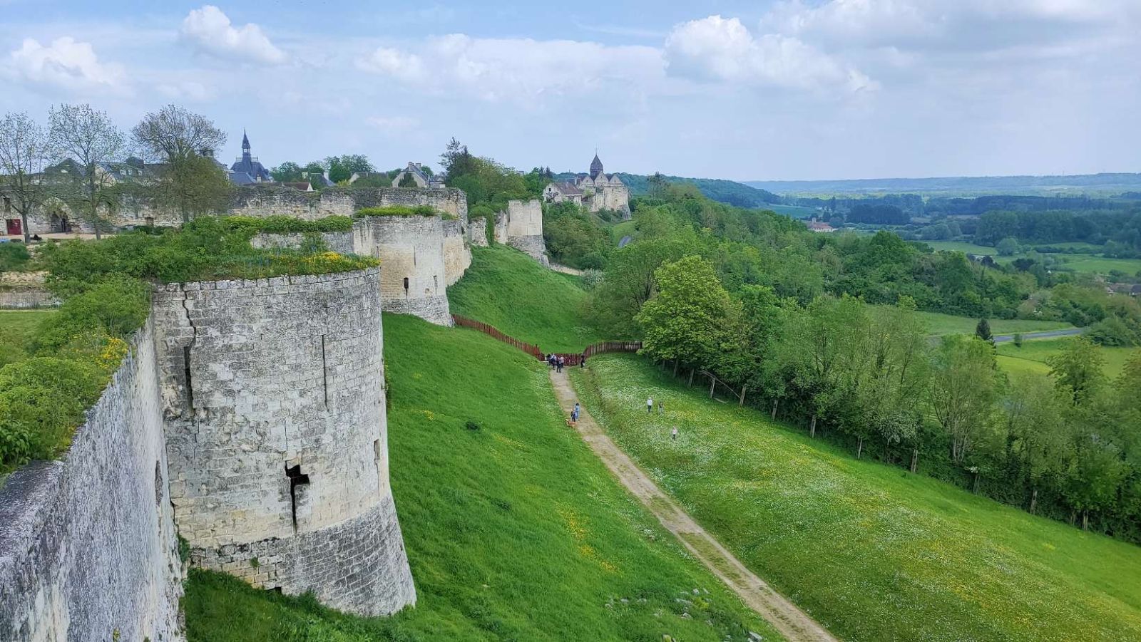 Cette forteresse médiévale avait le plus haut donjon d'Europe avant sa destruction