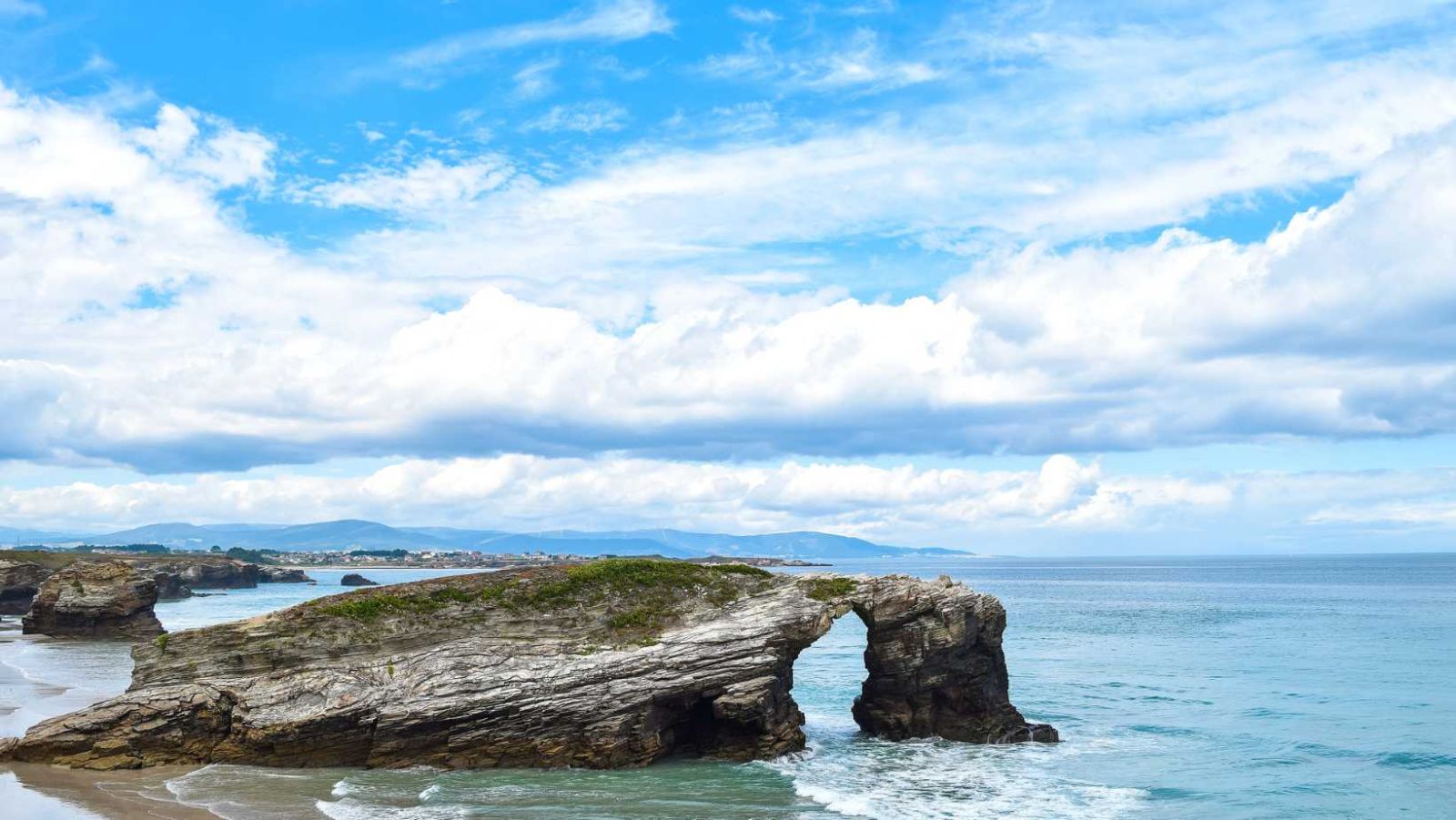Cette plage espagnole est l'unique théâtre naturel qui change de configuration toutes les 6 heures