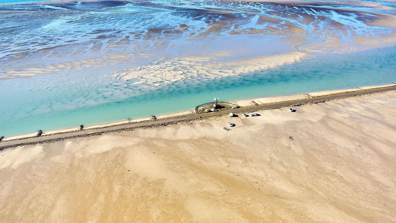 Cette plage française qui disparaît complètement à marée haute est sublime