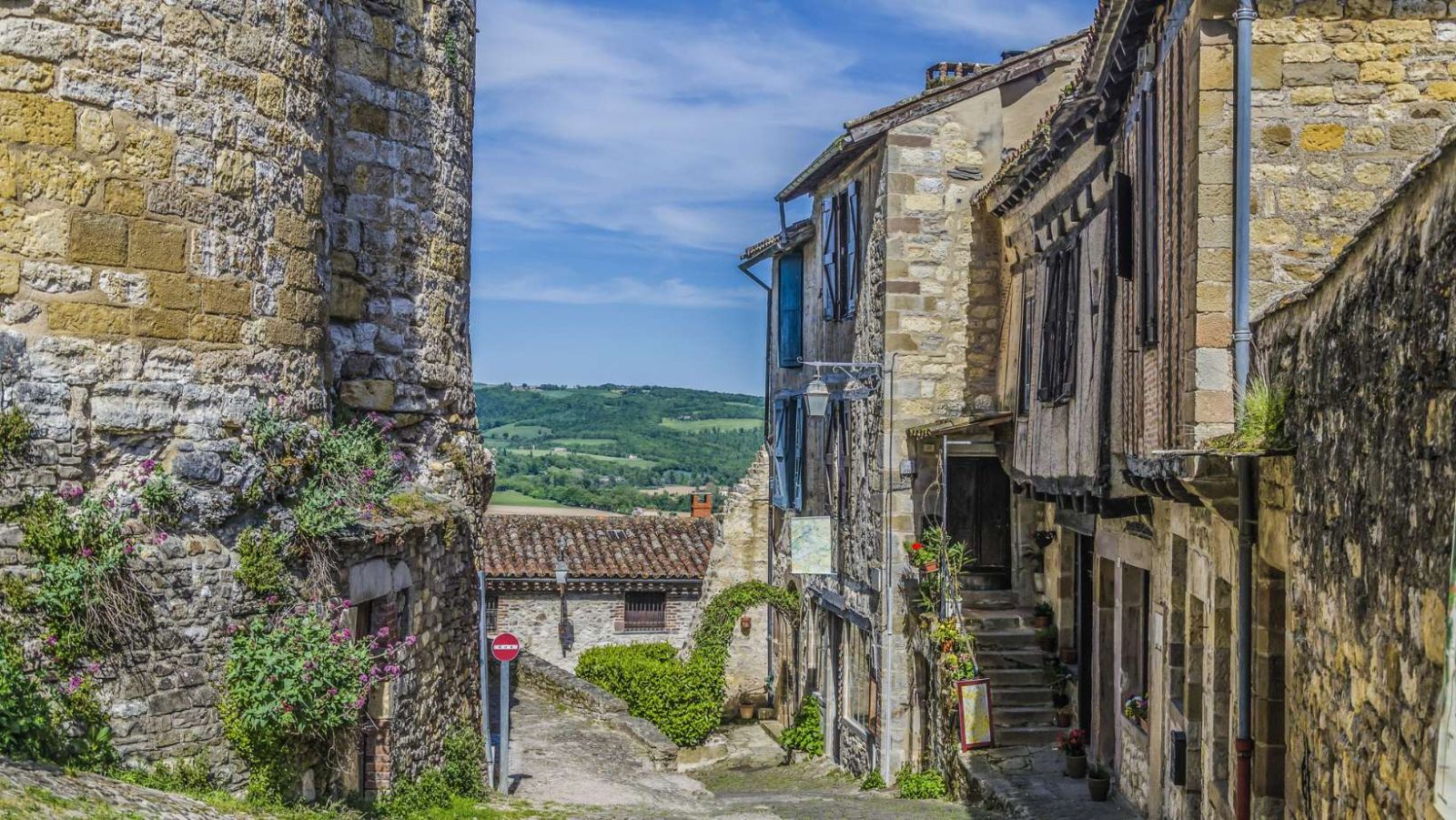 Dans ces 3 villages, vous croiserez plus de gargouilles que de panneaux publicitaires