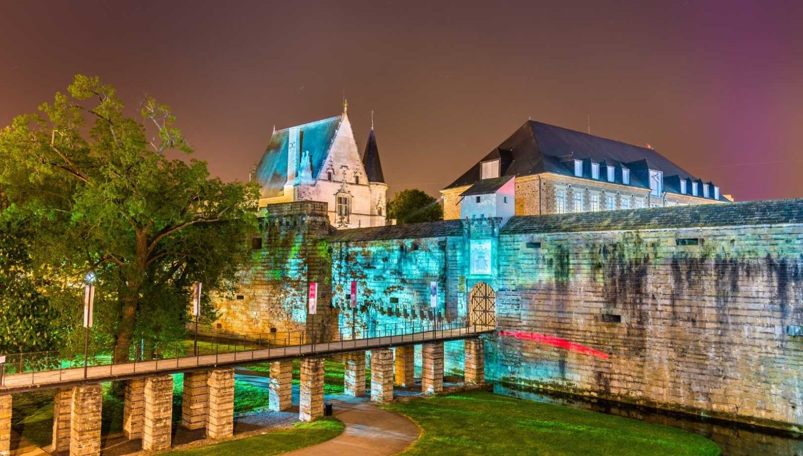 J'ai exploré ces 500 mètres de remparts qui dominent Nantes depuis 7 siècles