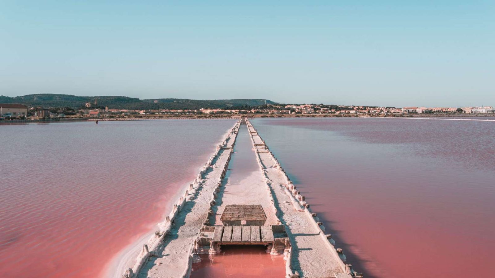 Le seul endroit en France où l'eau devient rose chaque été