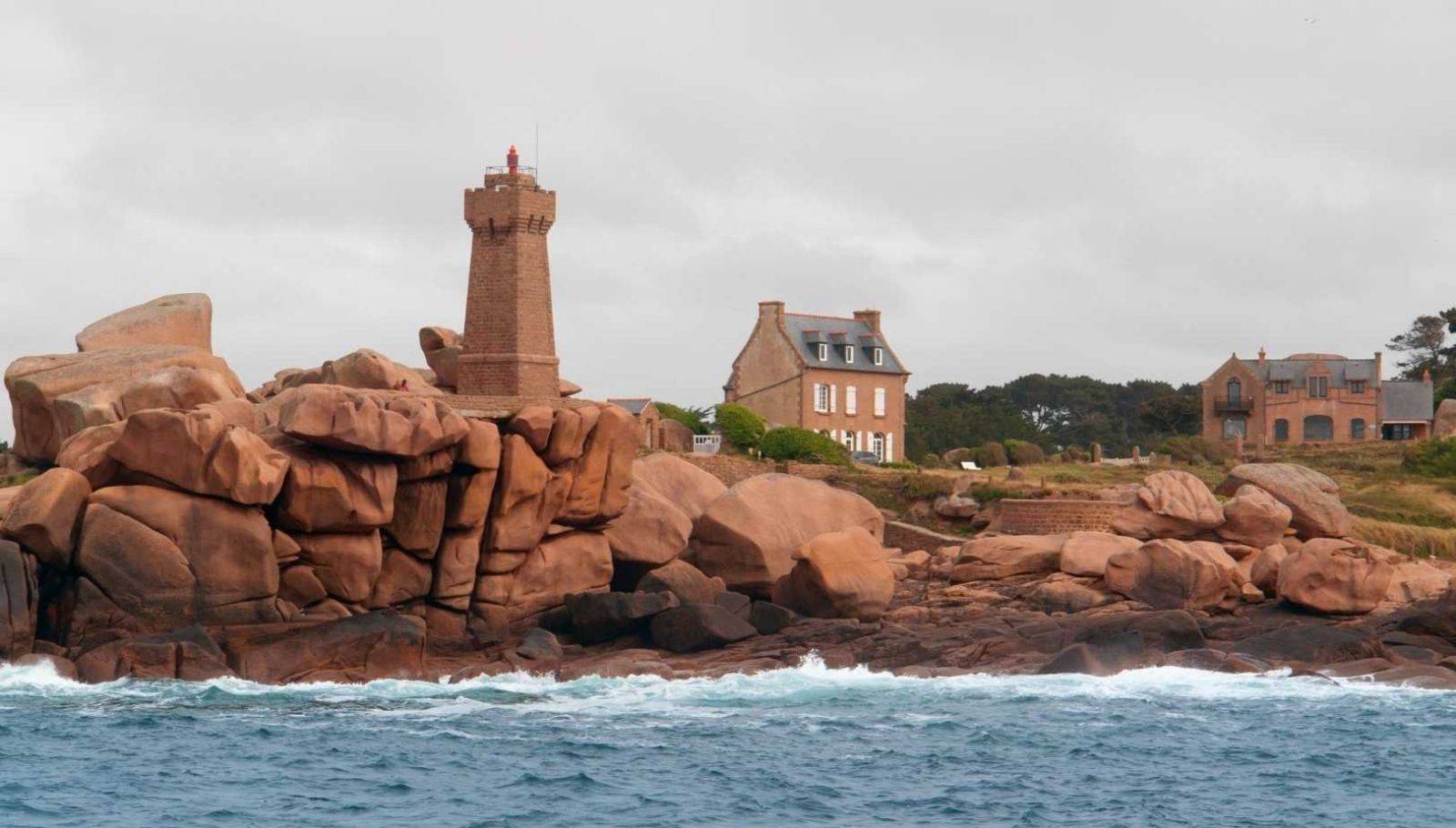 Le secret des mégalithes immergés bretons que seuls les kayakistes peuvent découvrir