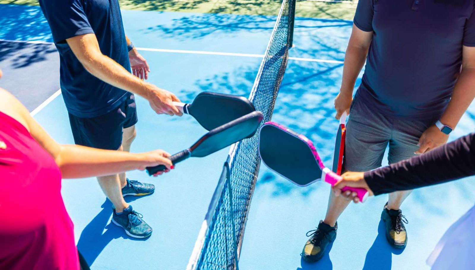 Ce sport de raquette booste la mémoire de 42% chez les seniors en seulement 6 semaines