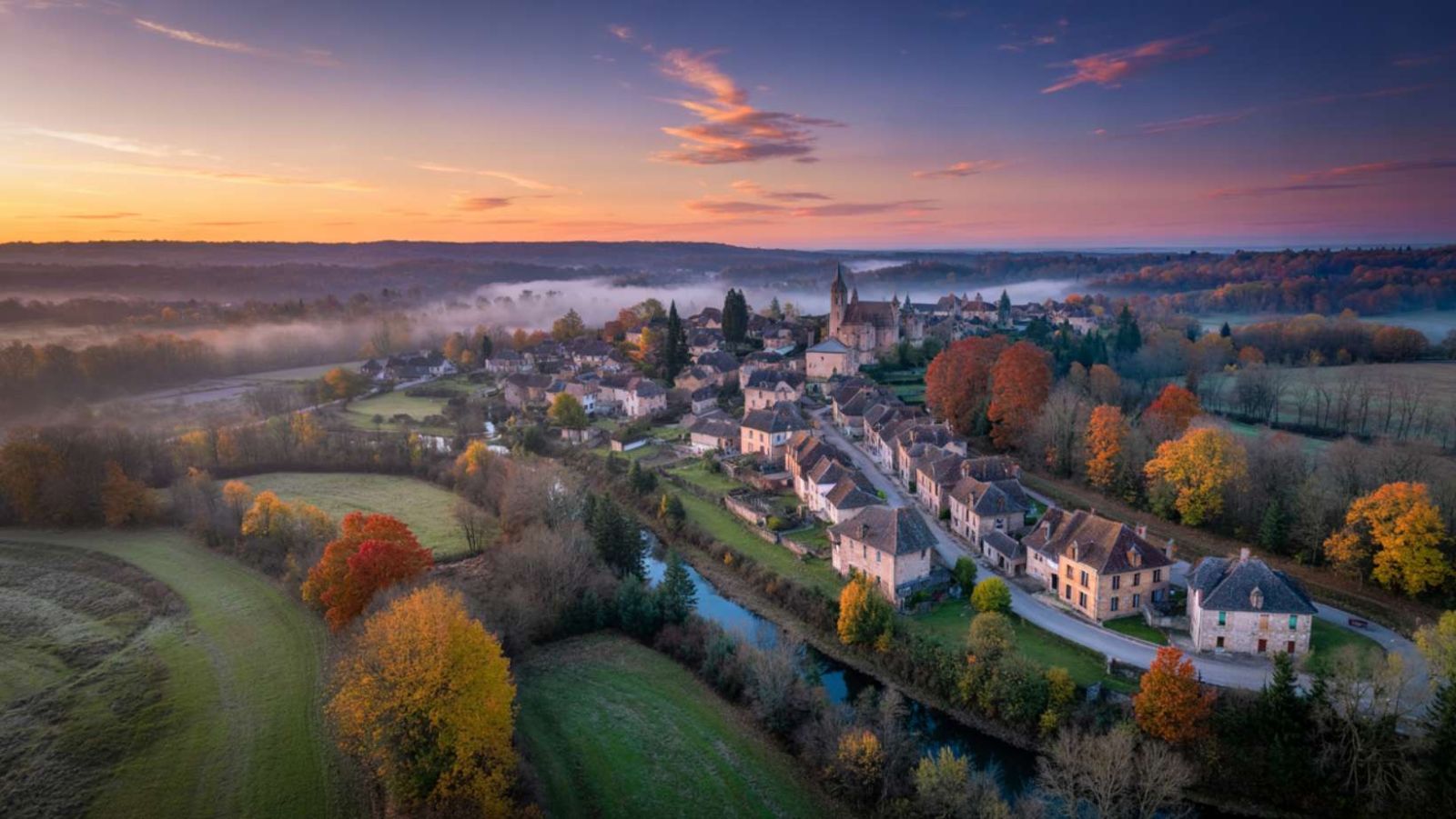 Pourquoi ce petit bourg de Bourgogne attire tous les amoureux de randonnée
