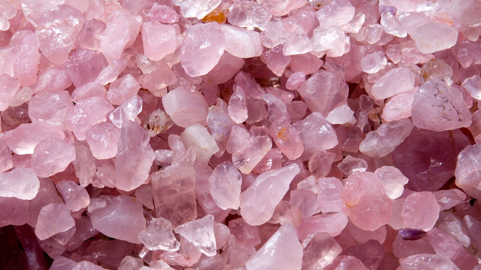 Quartz Rose: Découvrez les Vertus Apaisantes de la Pierre d'Amour et de ...