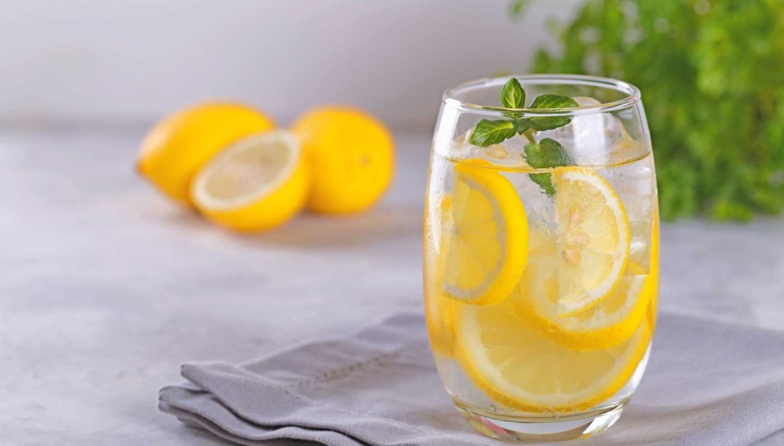 Pourquoi l'eau citronnée fonctionne pour maigrir (mais pas comme vous pensez)