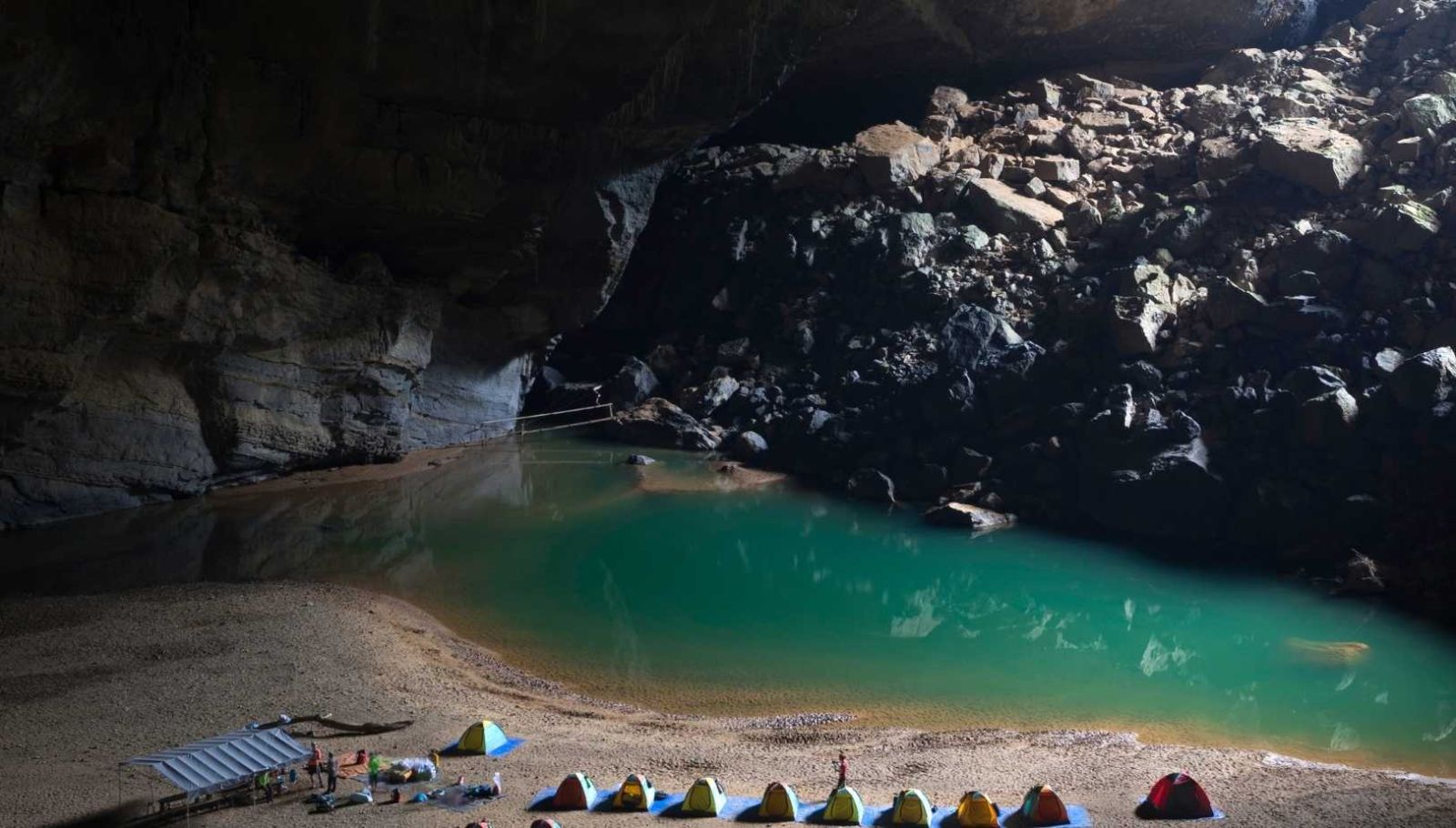 J'ai campé dans la plus vaste caverne du monde et découvert une jungle sous la terre