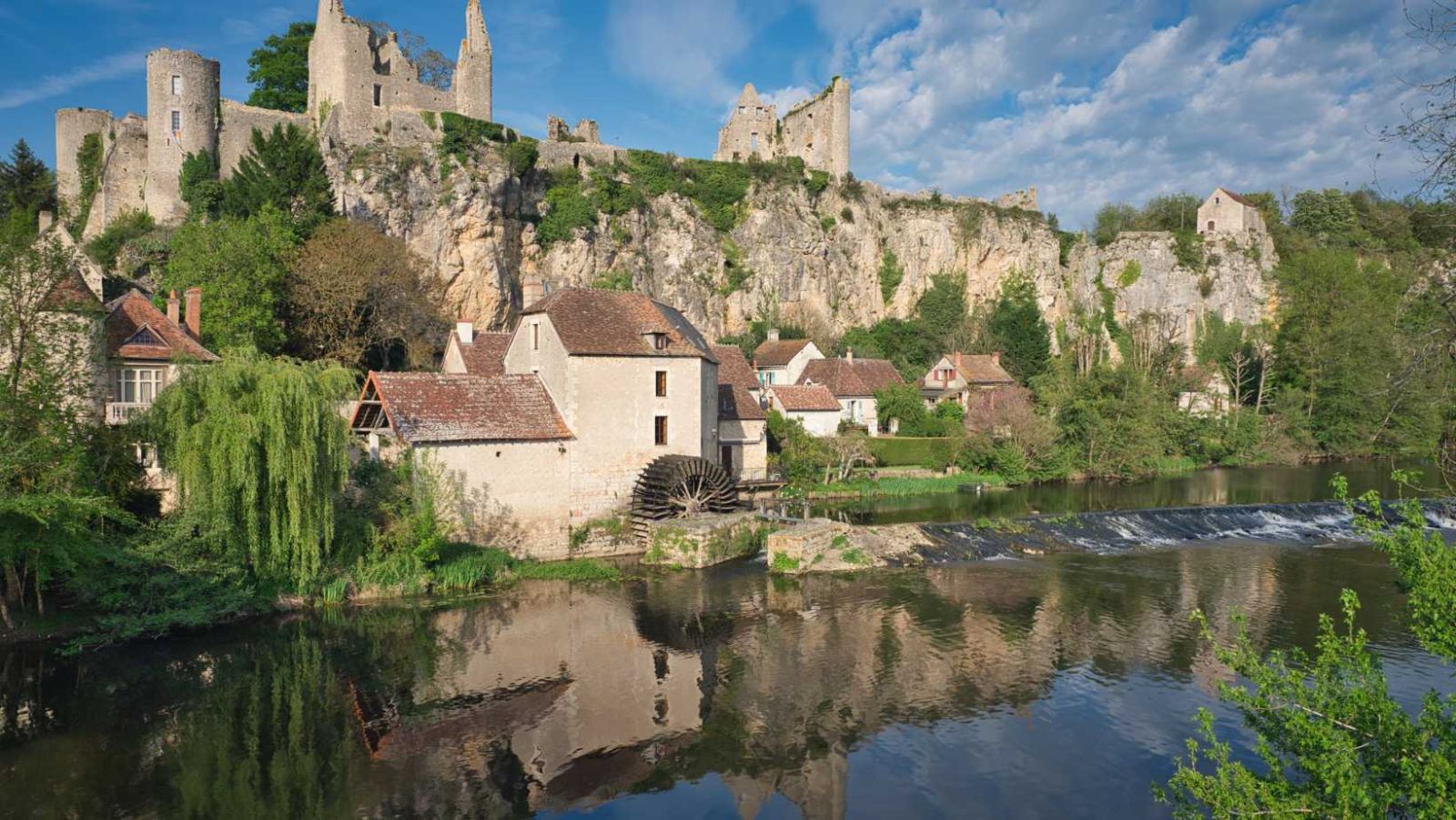 Voici les villages de France qui ont conservé 100% de leur architecture médiévale