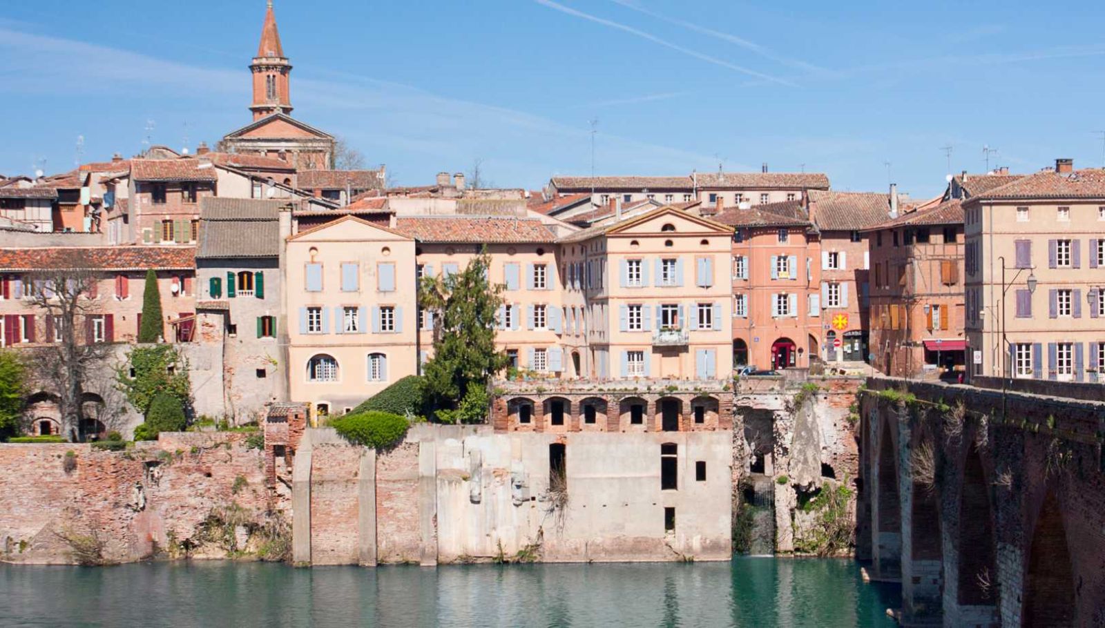 Cette ville abrite la plus grande cathédrale peinte d'Europe : un chef-d'œuvre gothique à couper le souffle !