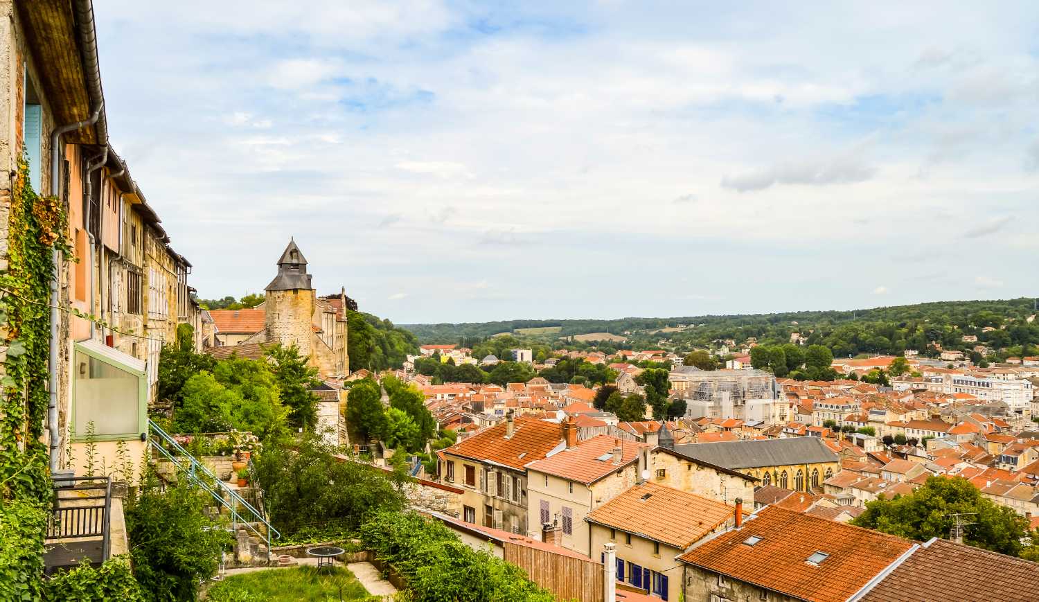 Le secret le mieux gardé de france : cette ville abrite un chef d'œuvre plus précieux que la joconde