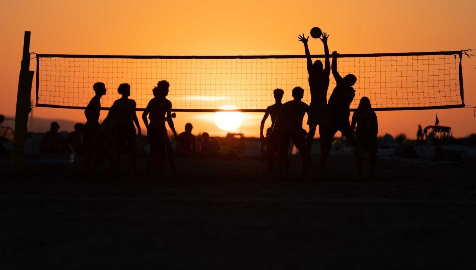 9 kilomètres de sable fin : la baie bretonne qui devient la plus grande arène de beach-volley d'Europe