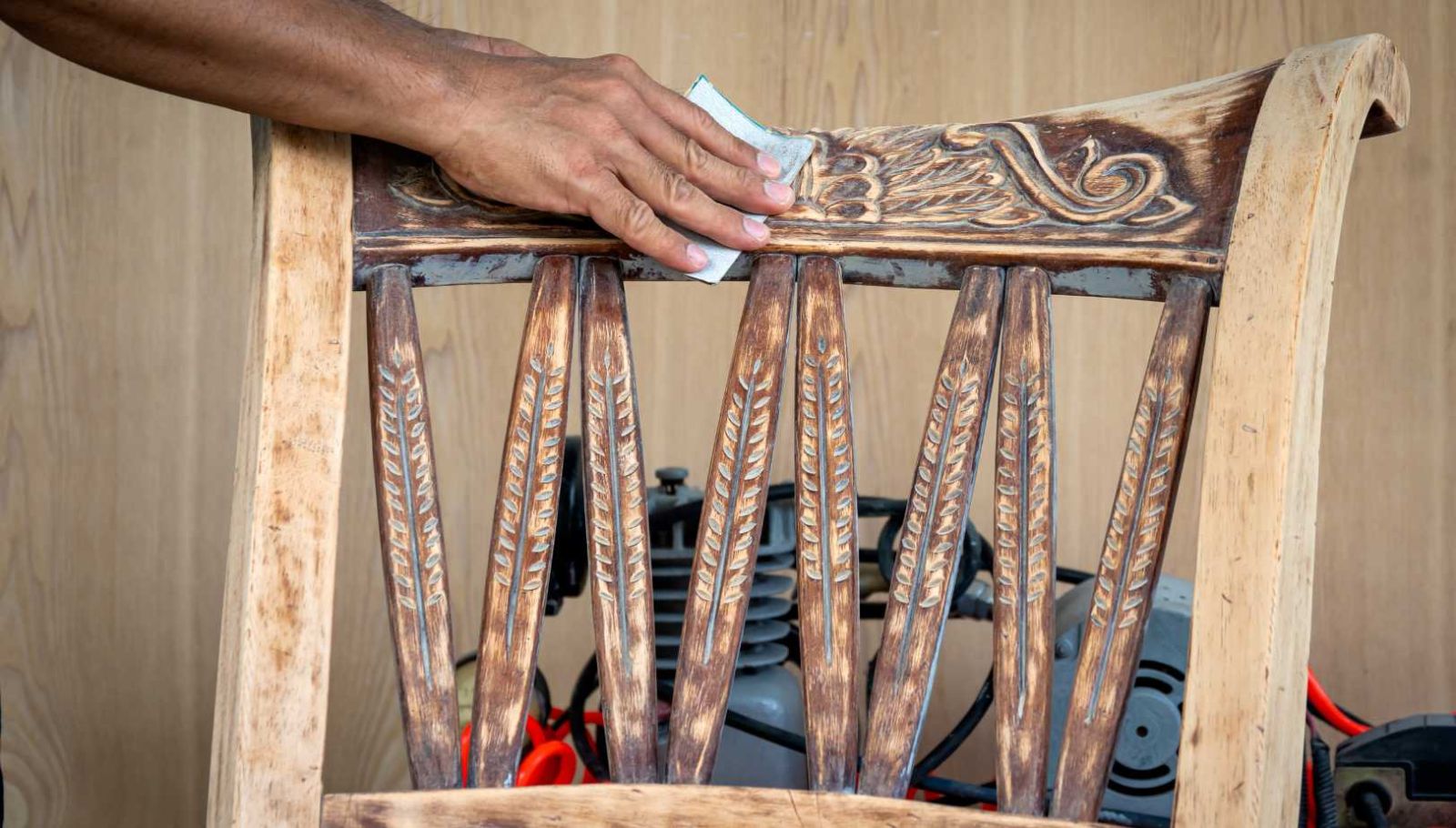 Le remède miracle à 2€ qui redonne vie aux vieux meubles en bois !
