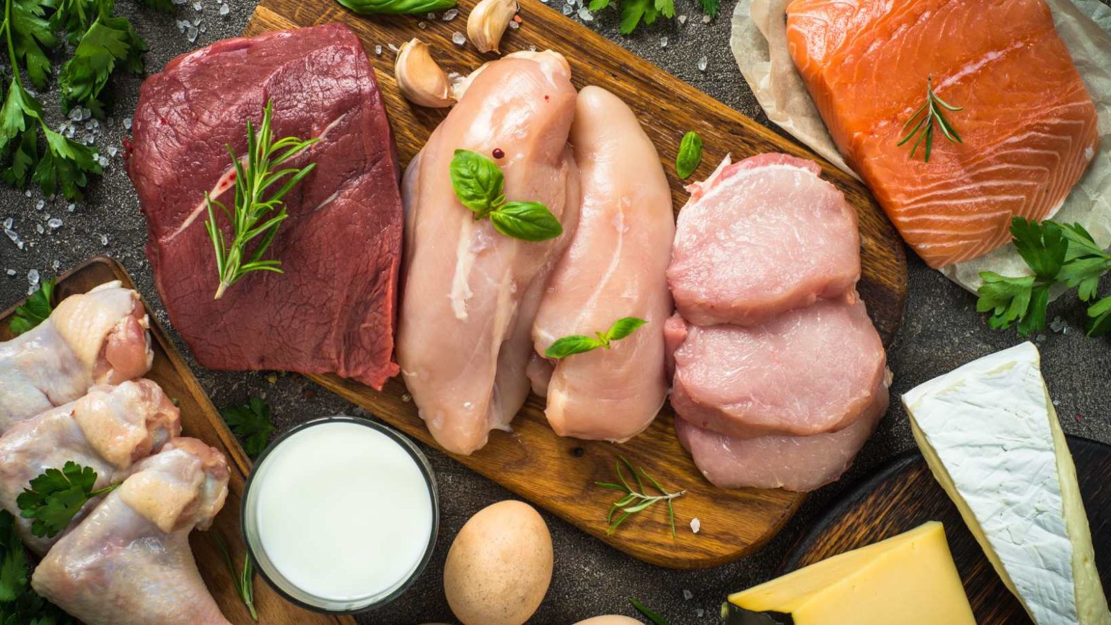 Manger trop de protéines : les dangers pour la santé à connaître absolument