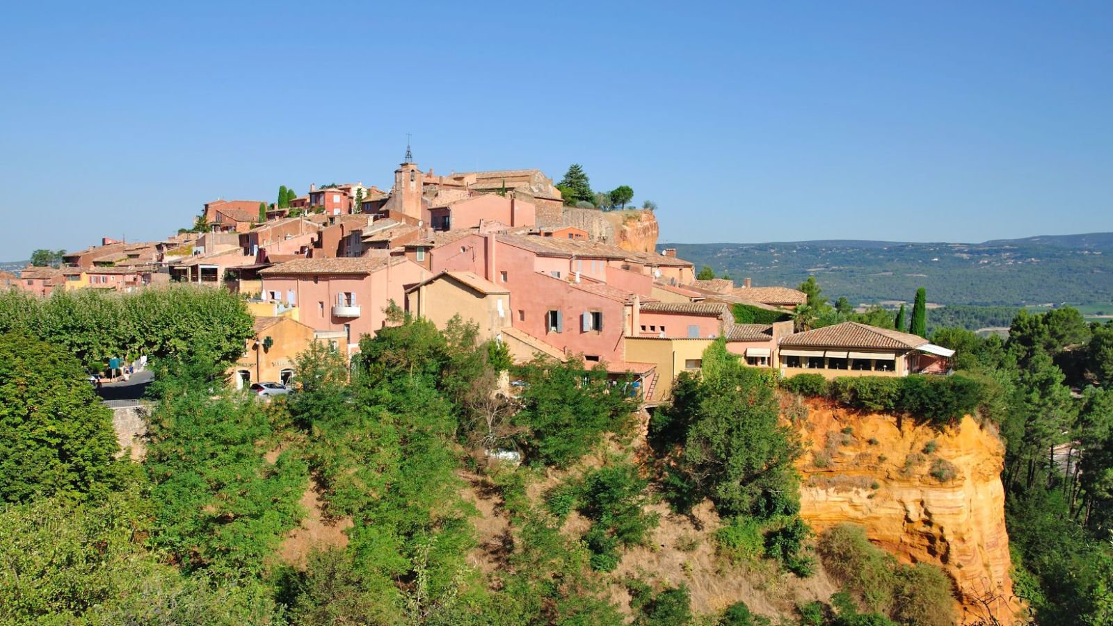 Roussillon, Ce village perché aux mille nuances d'ocre domine les ...