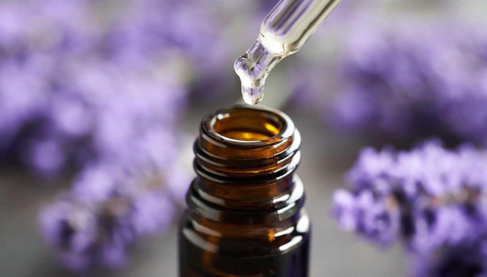 Ce mélange de 4 huiles essentielles réduit le stress plus rapidement qu'un anxiolytique