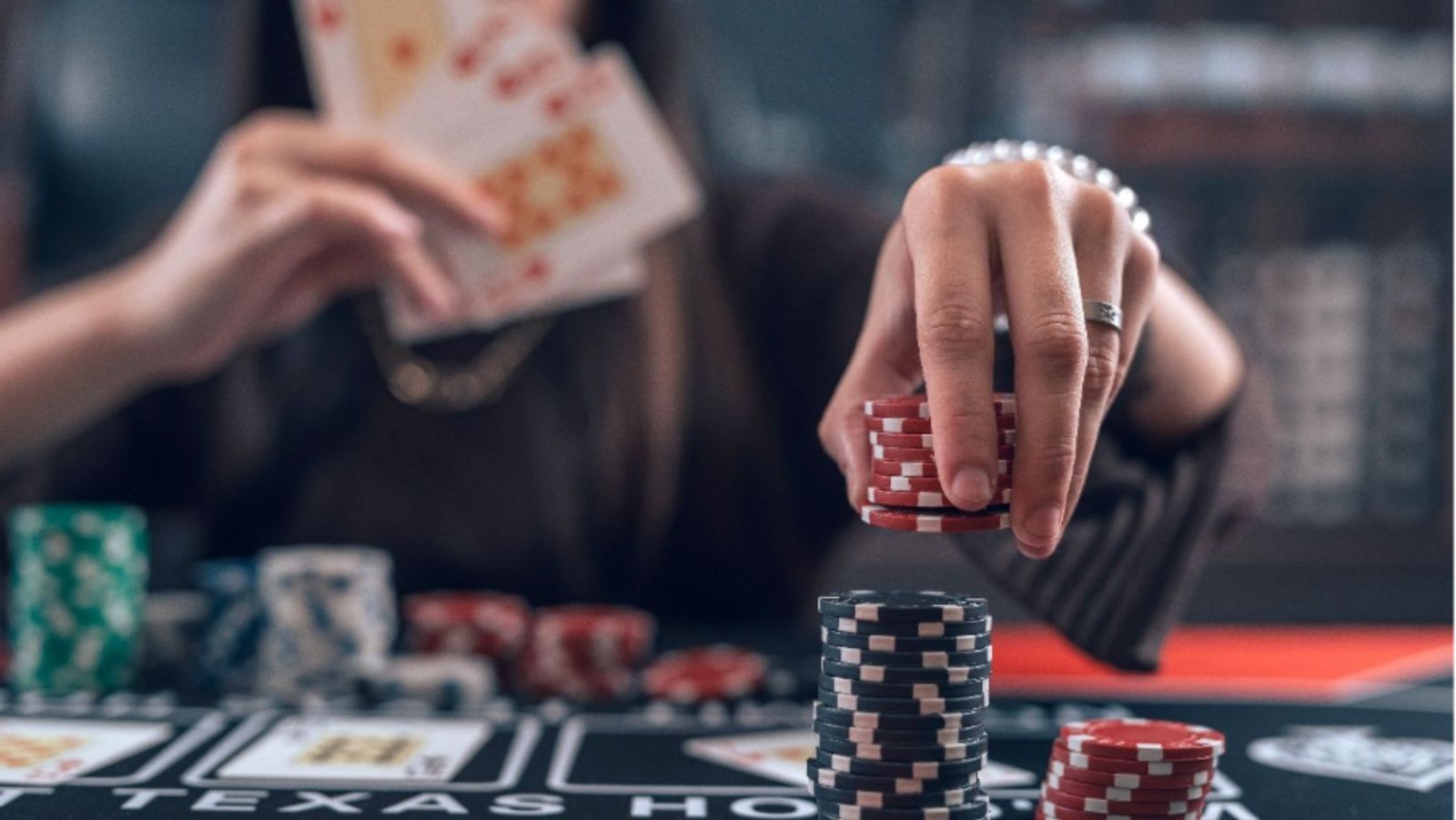 Tables virtuelles : comment les logiciels de poker en ligne assurent l’équité du jeu