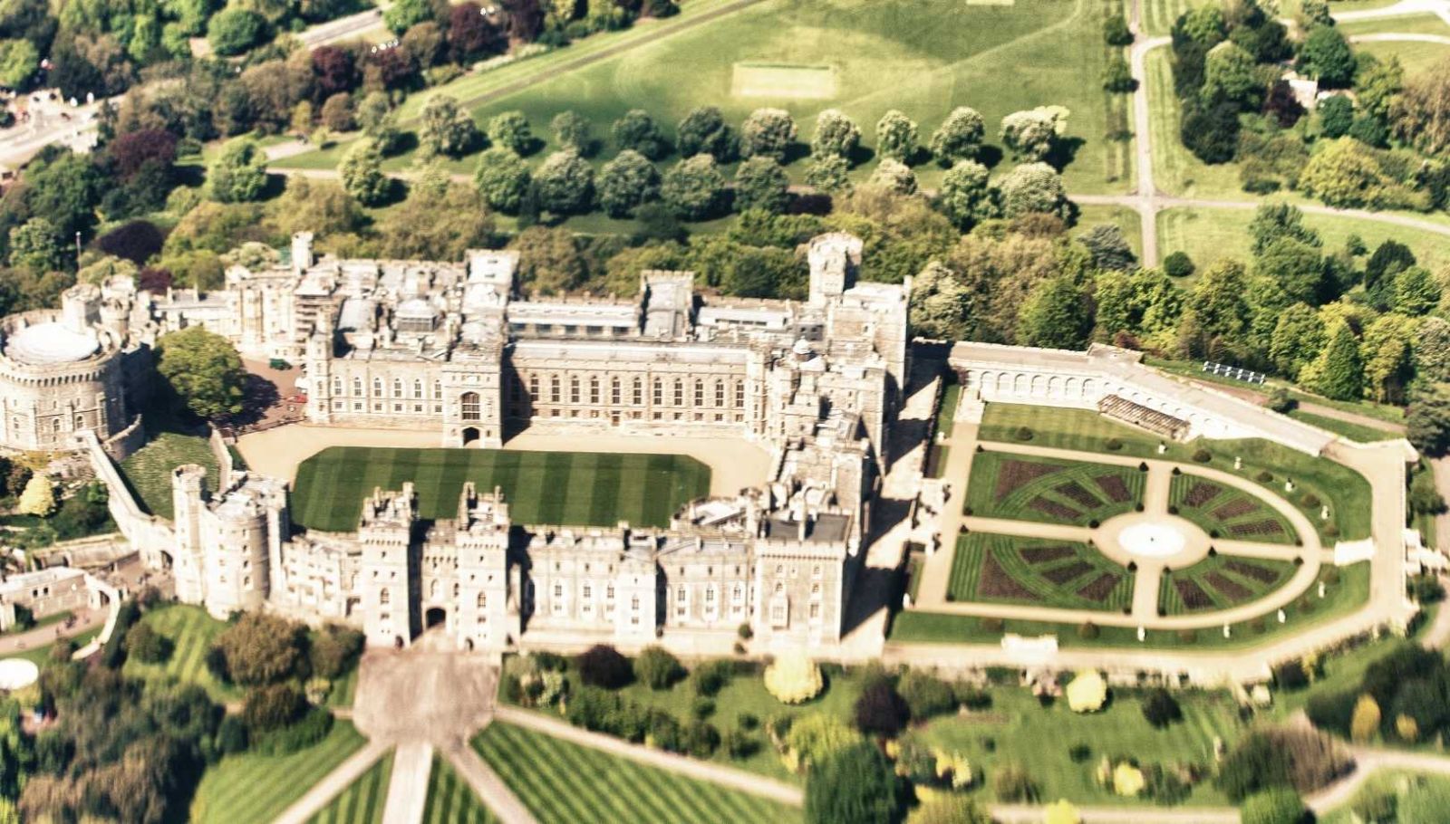 Cette forteresse millénaire sur la Tamise est la plus ancienne résidence royale habitée au monde