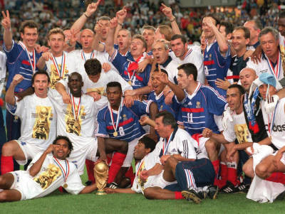 La France remporte sa première coupe du monde. C'était il y a 25 ans...