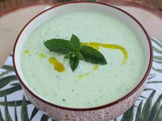 Soupe froide de concombre et menthe