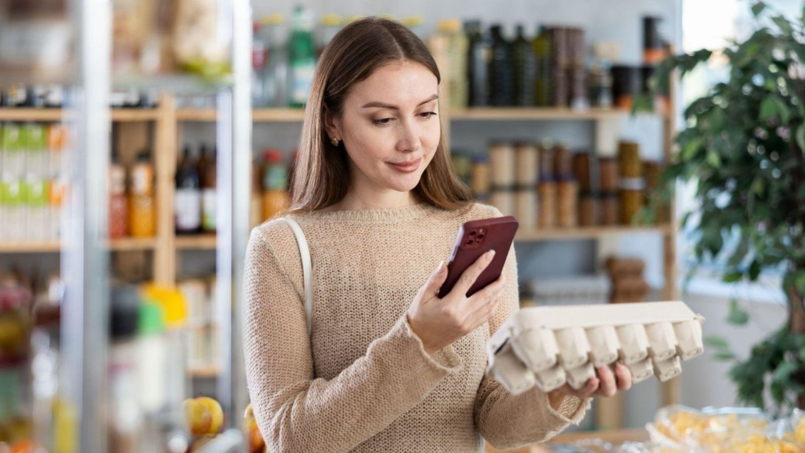 femme supermarche course paiement