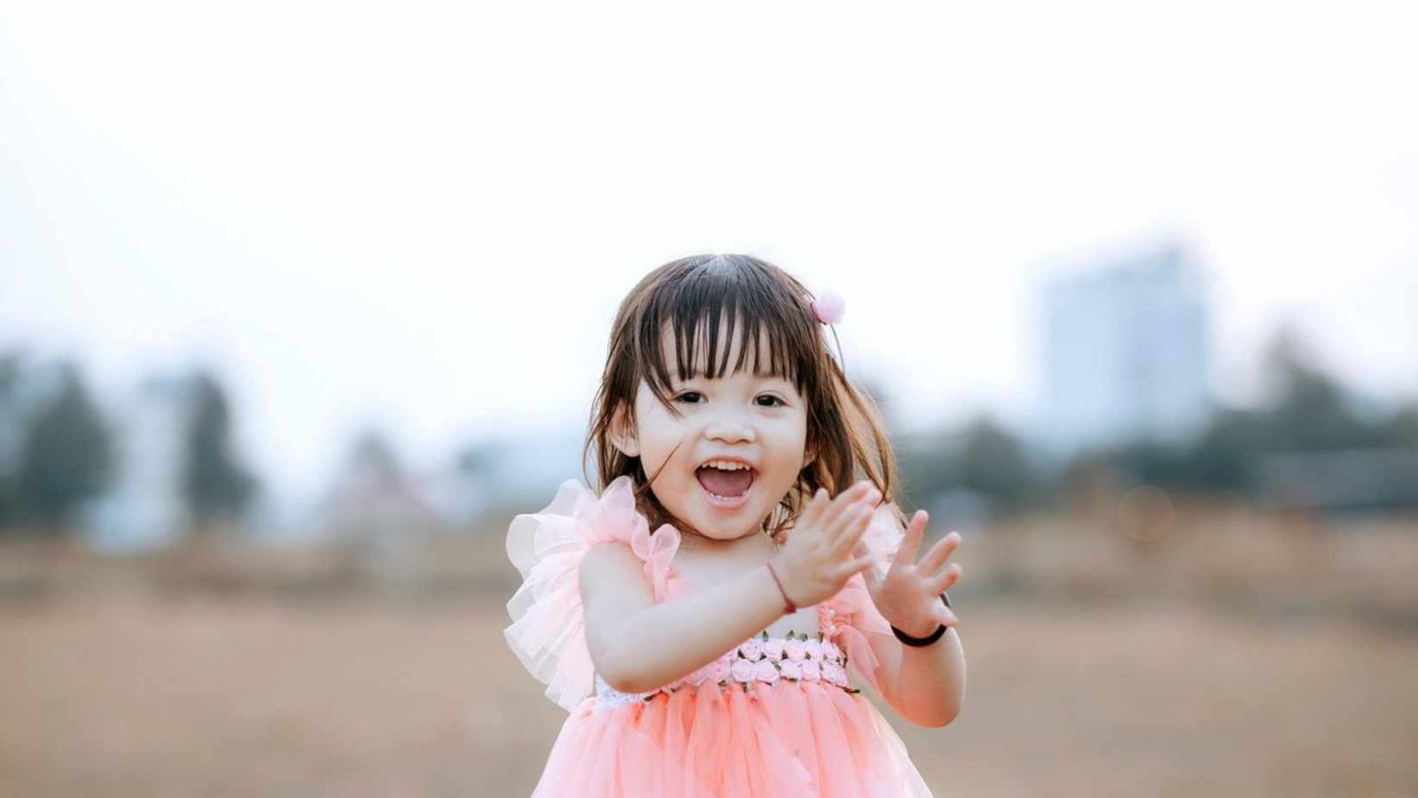 petite fille en robe