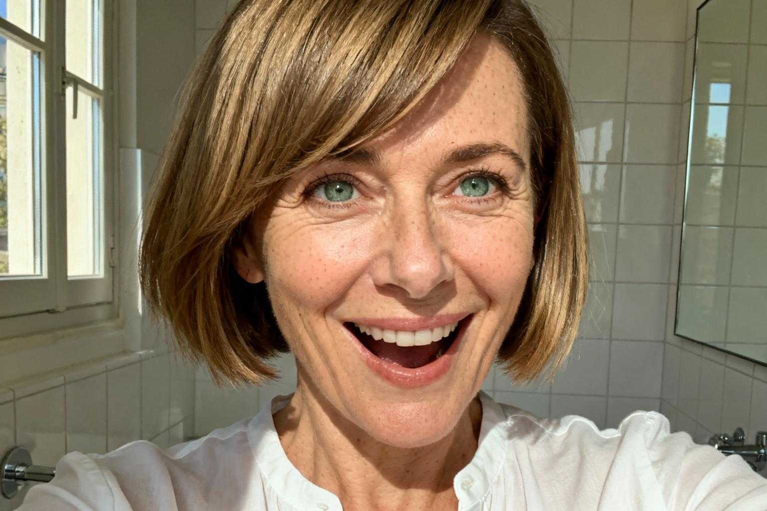 Mon coiffeur a raté ma coupe et créé le carré qui me rajeunit de 10 ans
