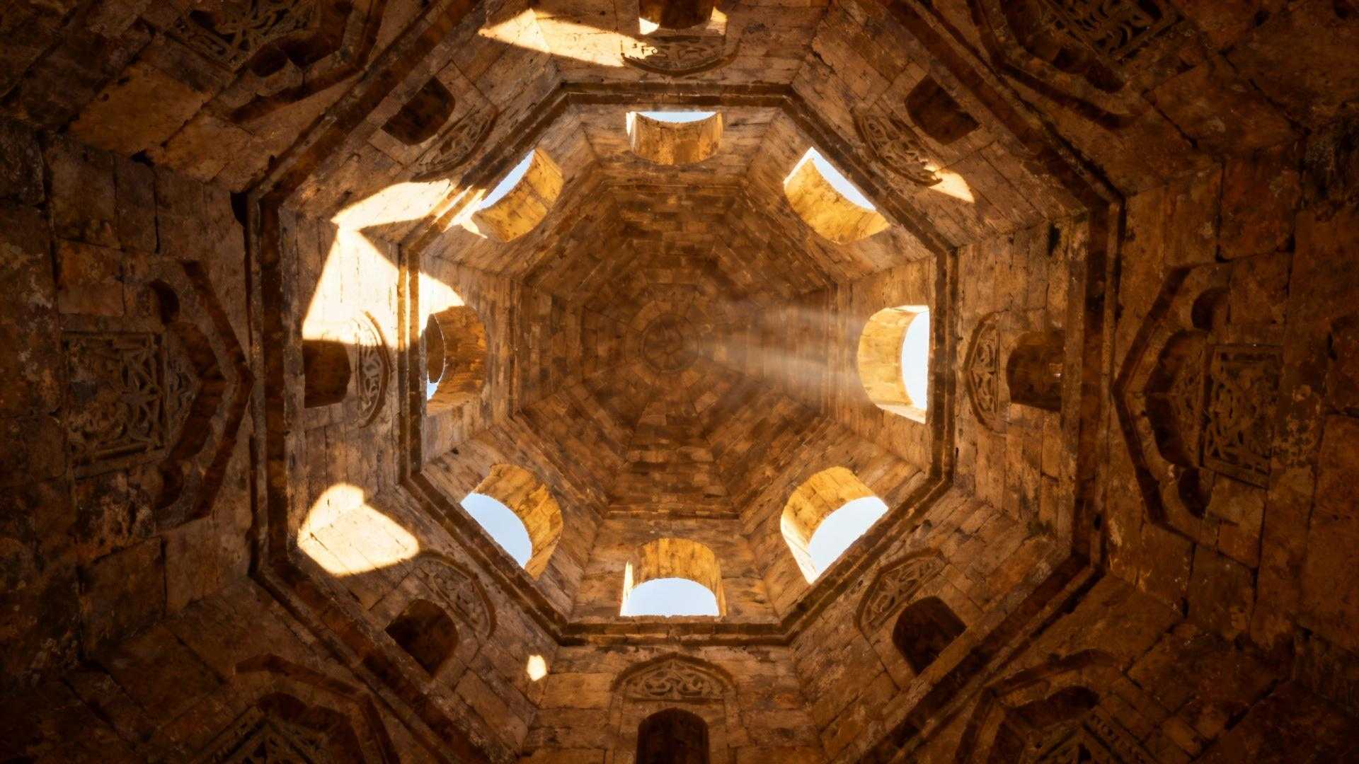 Cette tour hexagonale de Provence cache une voûte à 12 faces depuis 900 ans
