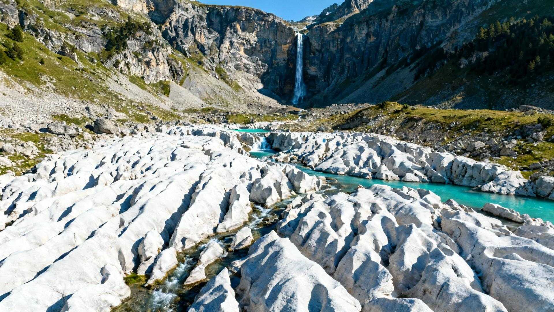 Ce village de 1 200 âmes cache la plus vaste surface de lapiaz des Alpes
