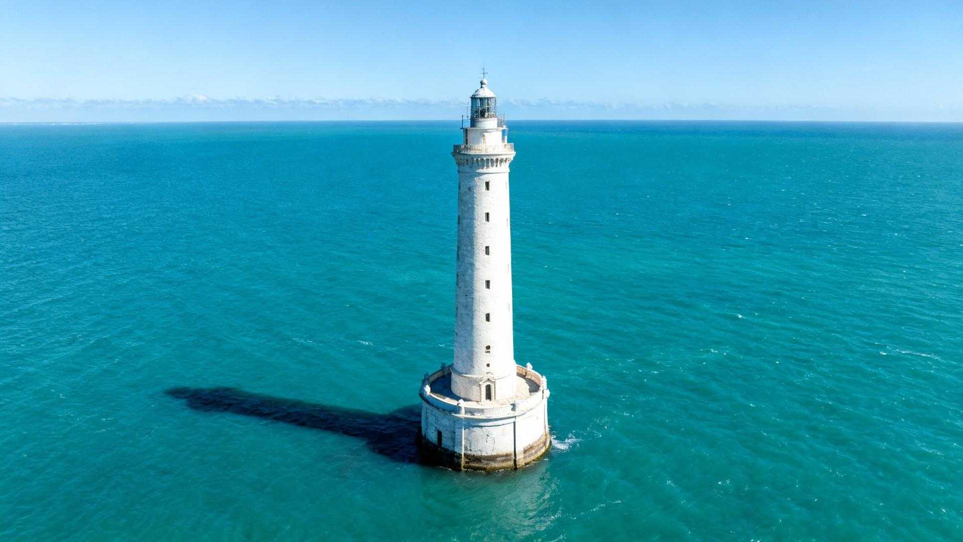 Ce village de 1 389 habitants cache le plus ancien phare de France en activité
