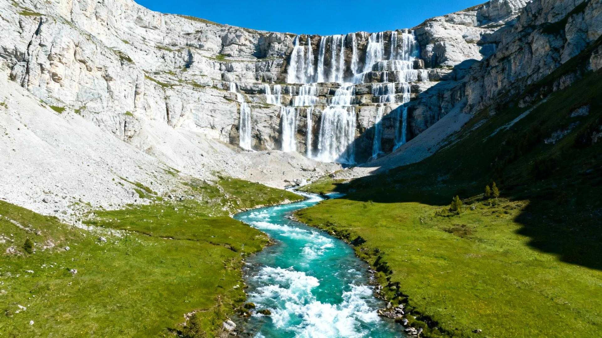 Ce village de 1 300 âmes cache 30 cascades et 159 monuments religieux que peu connaissent
