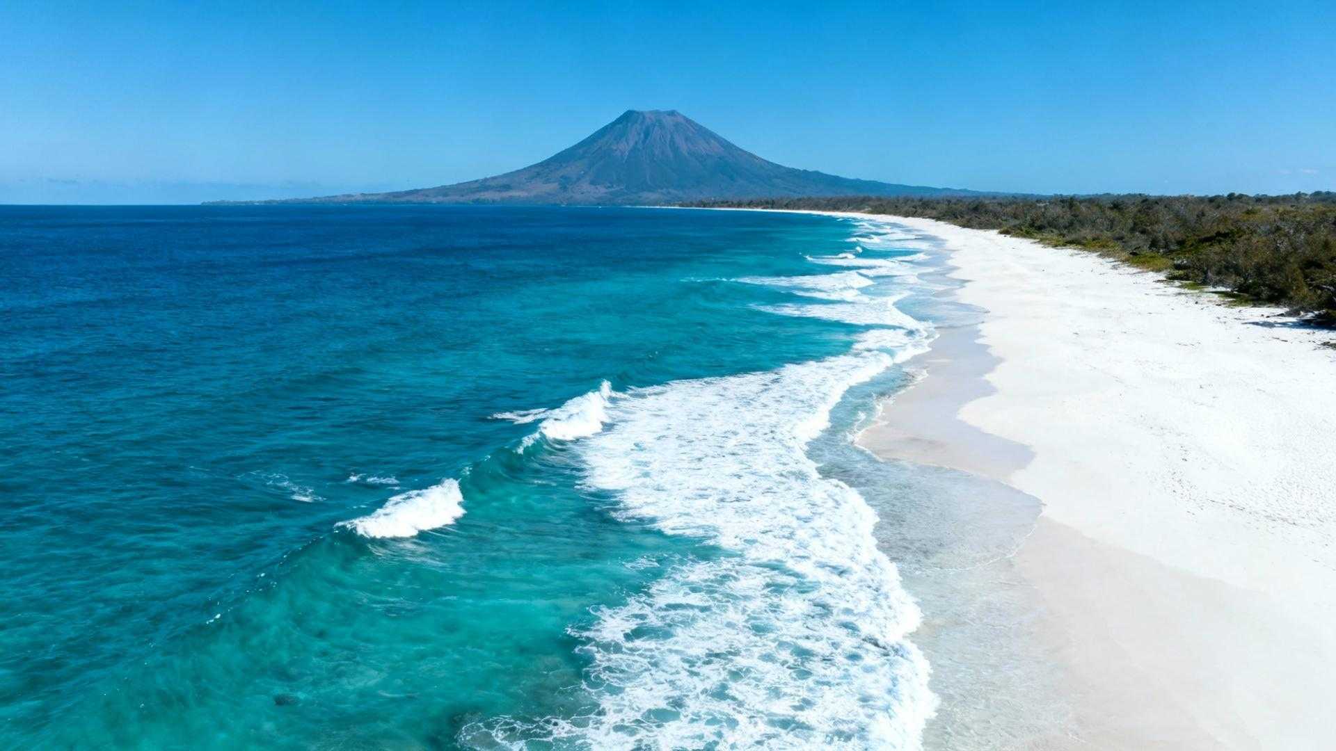 Sumbawa coûte 40 € la nuit quand Bali facture 150 € — 15 448 km² oubliés
