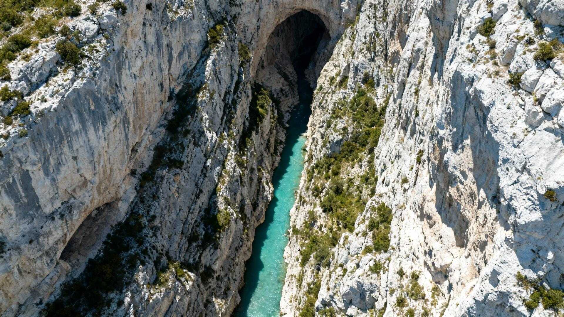 Ce village de 100 habitants garde l'entrée du Grand Canyon à 700 mètres du vide
