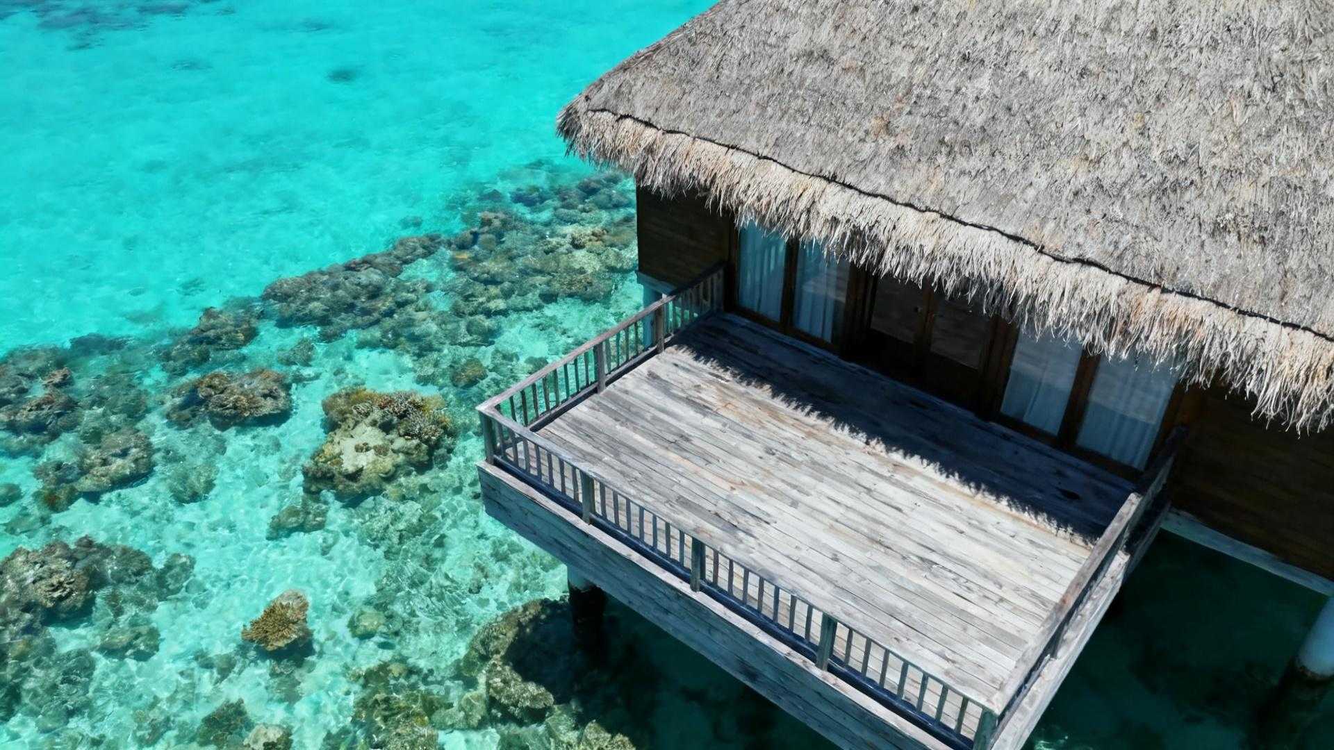 Ces bungalows maldiviens à 400 € offrent la même eau turquoise qu'à 3 000 €
