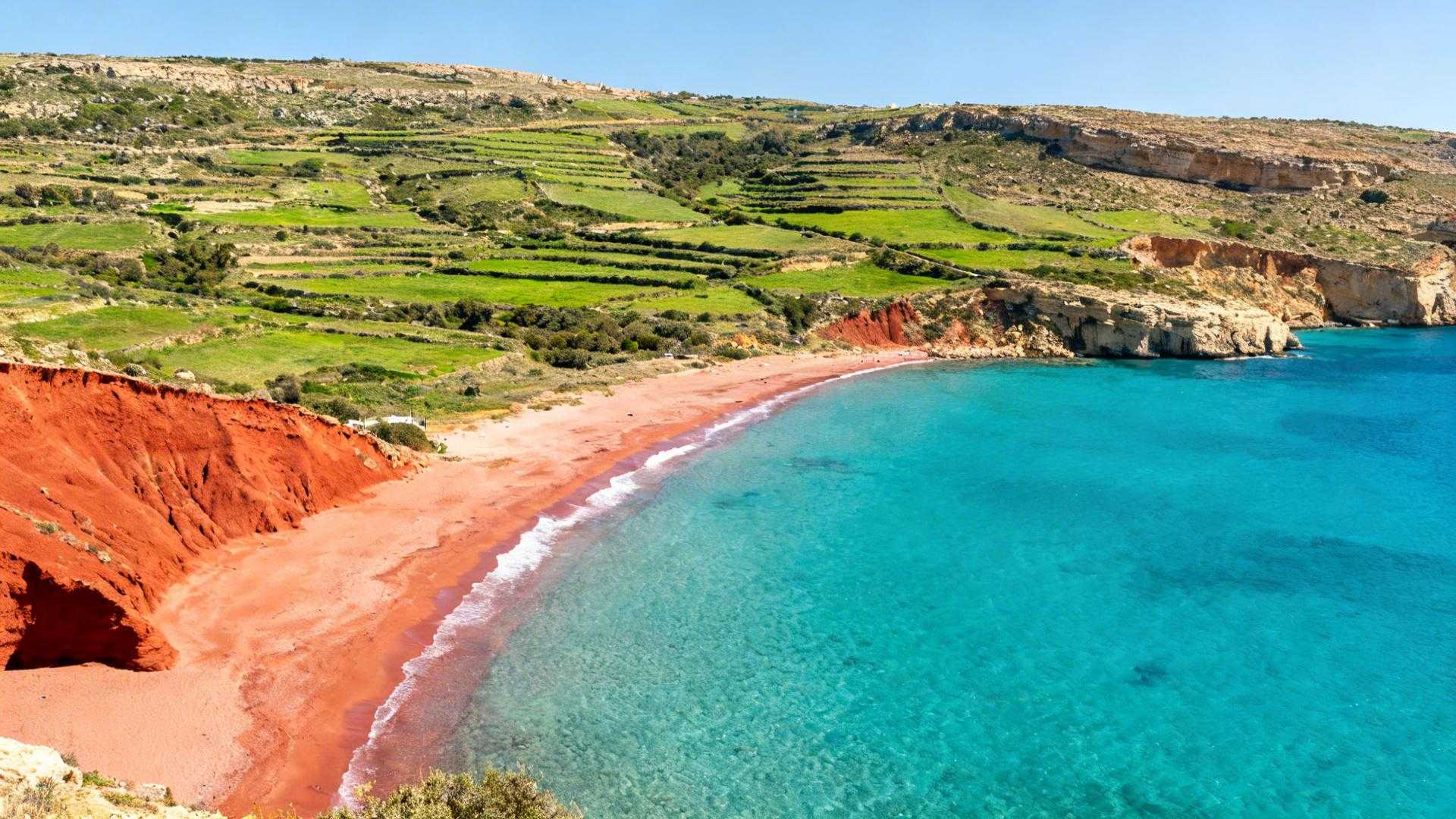 Ramla Bay coûte 70 € la nuit quand Santorin facture 200 € pour le même sable