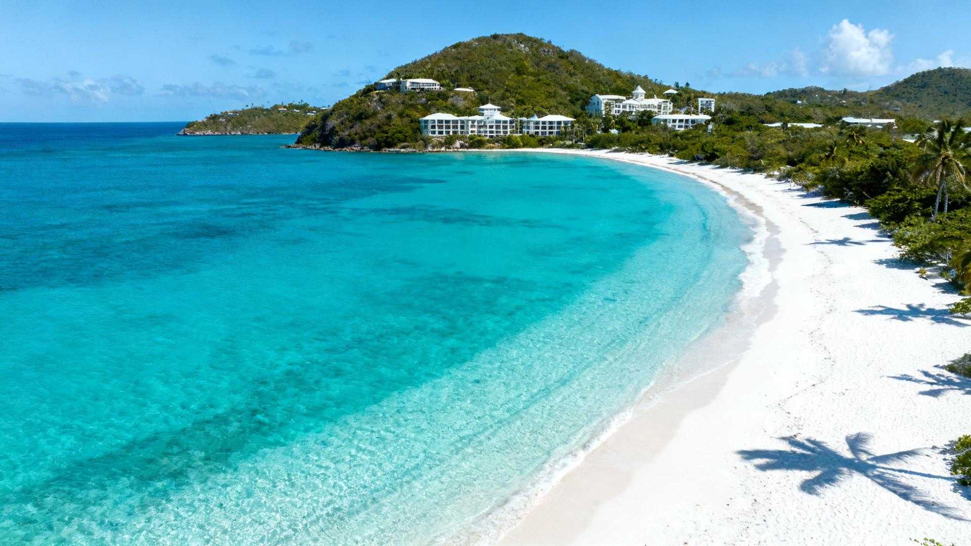 Cette plage de 3 km où vous croisez 10 personnes quand Grace Bay en compte 300